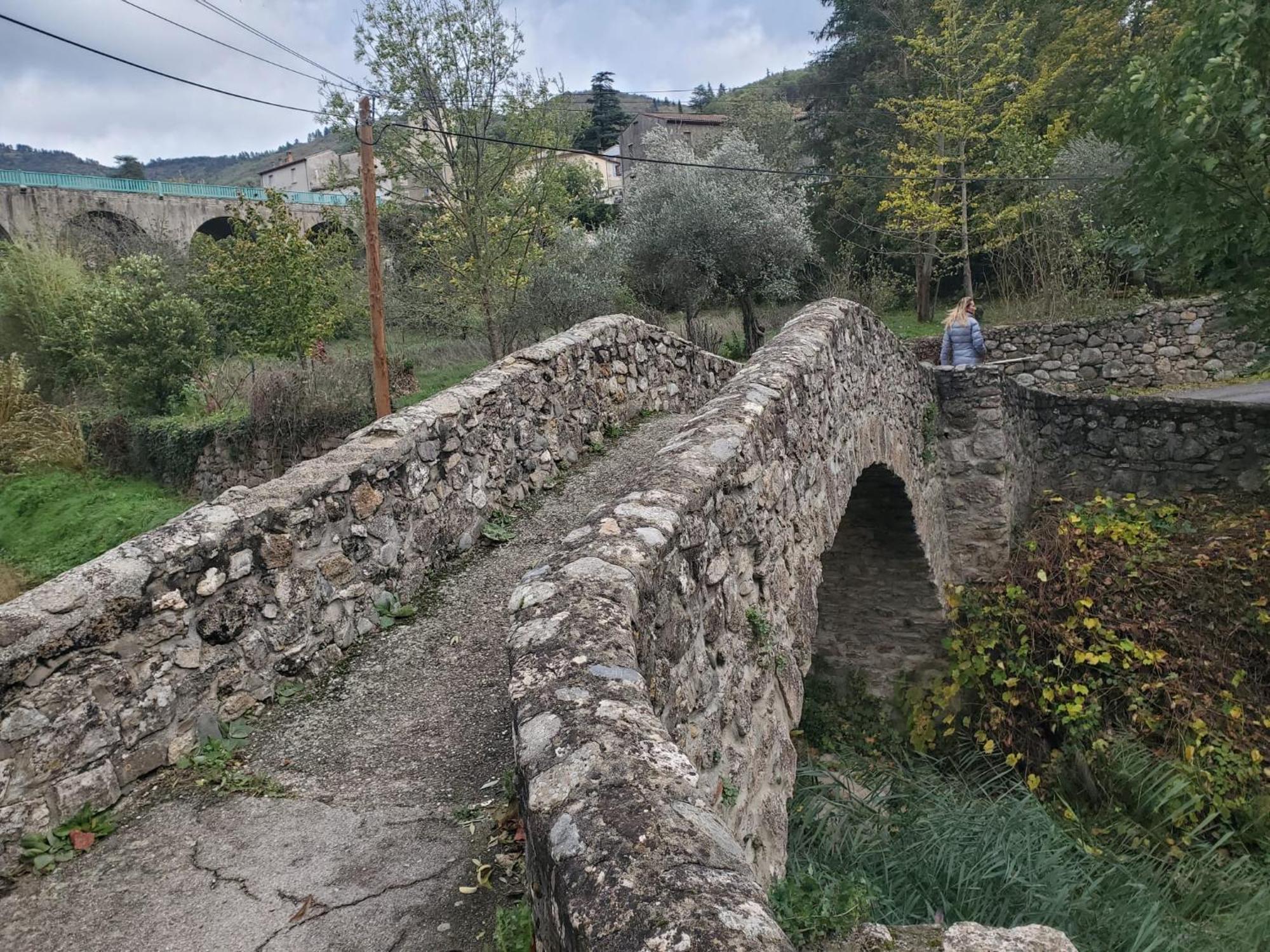 Chambre Atypique : La Grotte Bez-et-Esparon Luaran gambar
