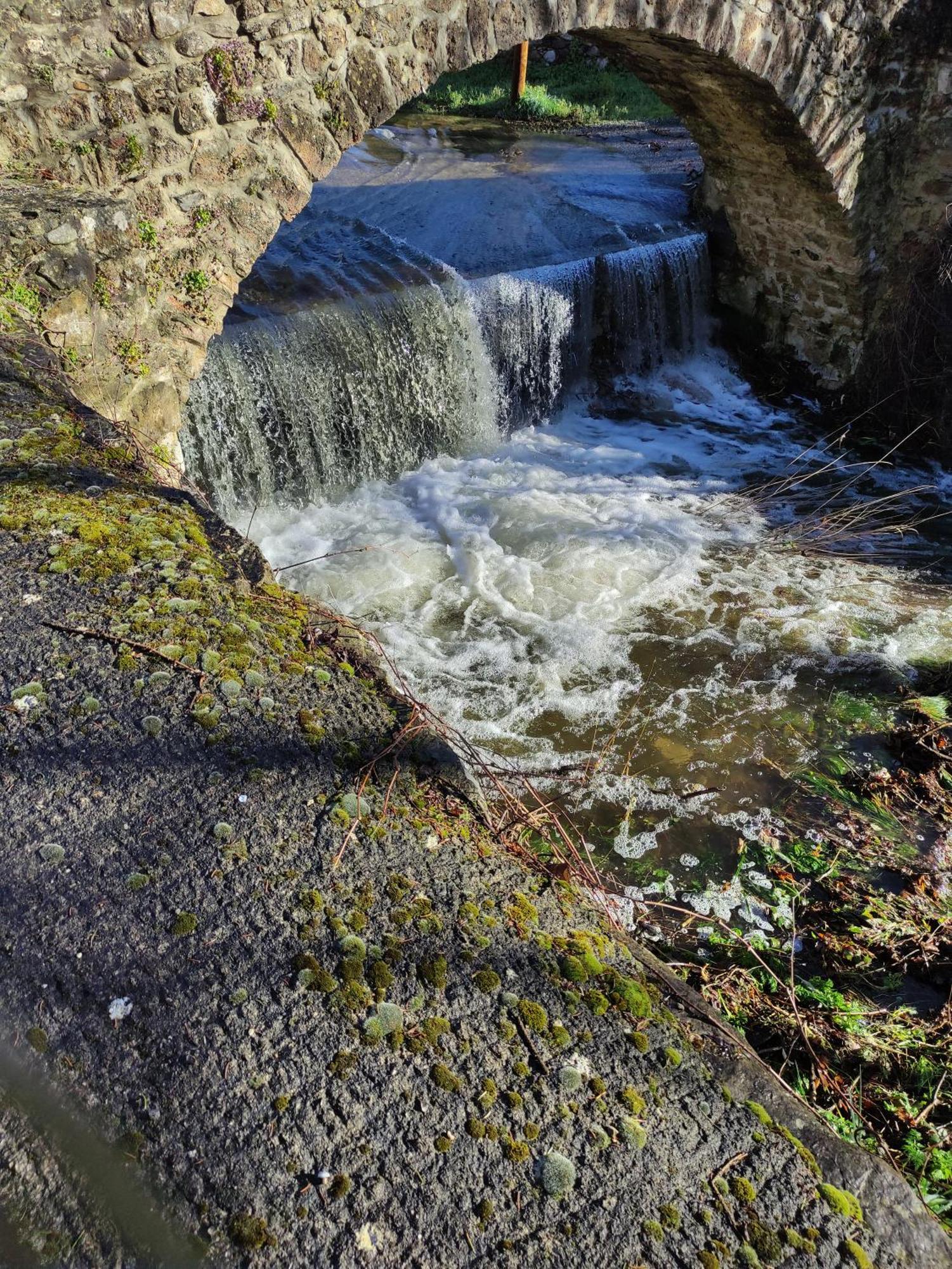 Chambre Atypique : La Grotte Bez-et-Esparon Luaran gambar